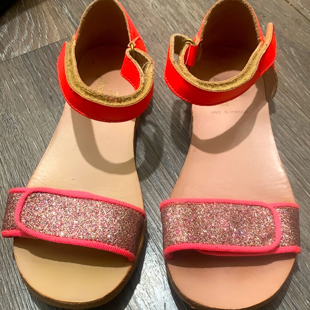 Beautiful pink , sparkly sandal in great preowned condition